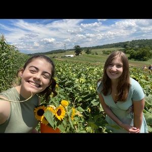 Meet your Posher, Olivia